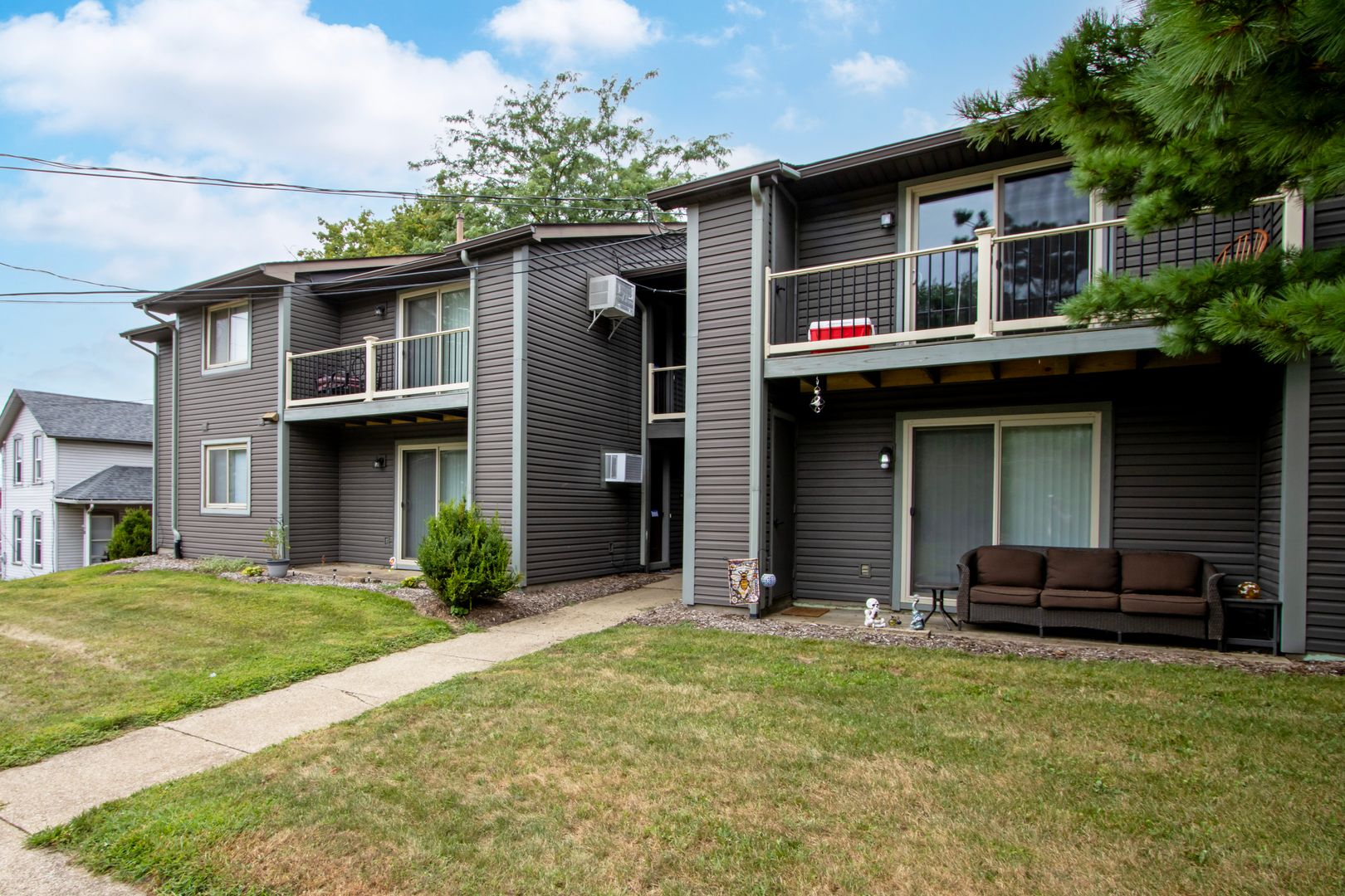 Doylestown House: 178 S Portage St