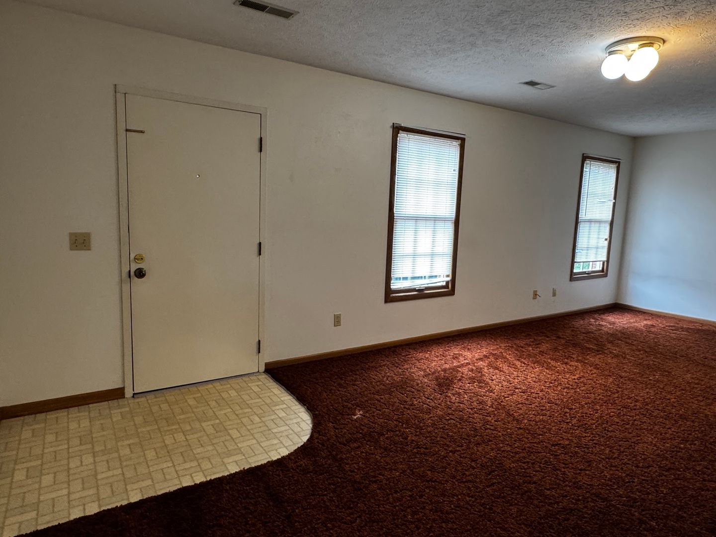 127 E Adams St, Apt B7 8 of 12