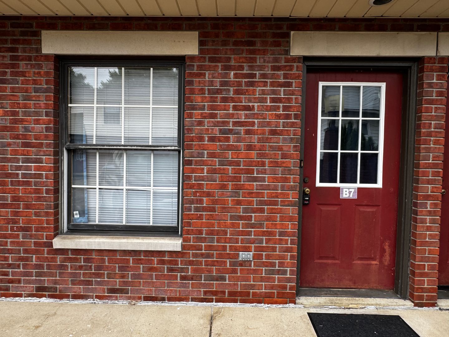 Millersburg House: 127 E Adams St, Apt B7