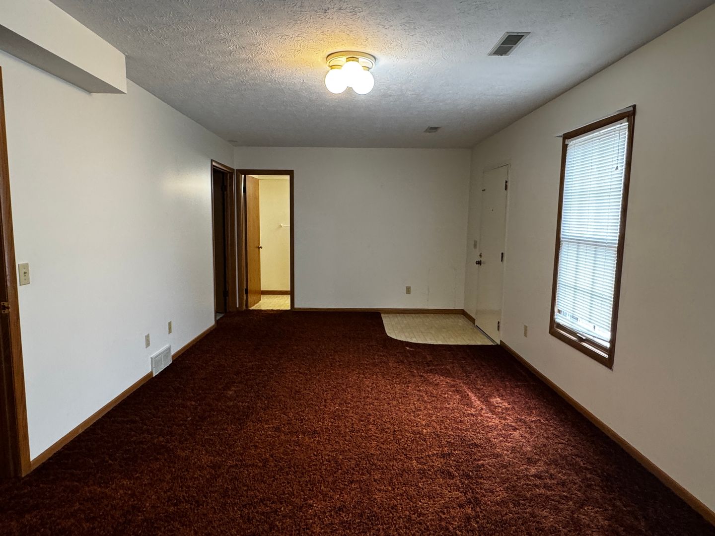 127 E Adams St, Apt B7 10 of 12