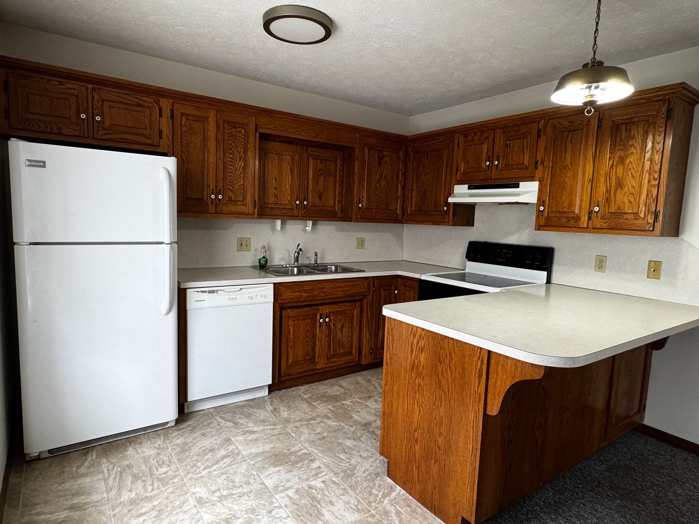 127 E Adams St, Apt B7 3 of 12