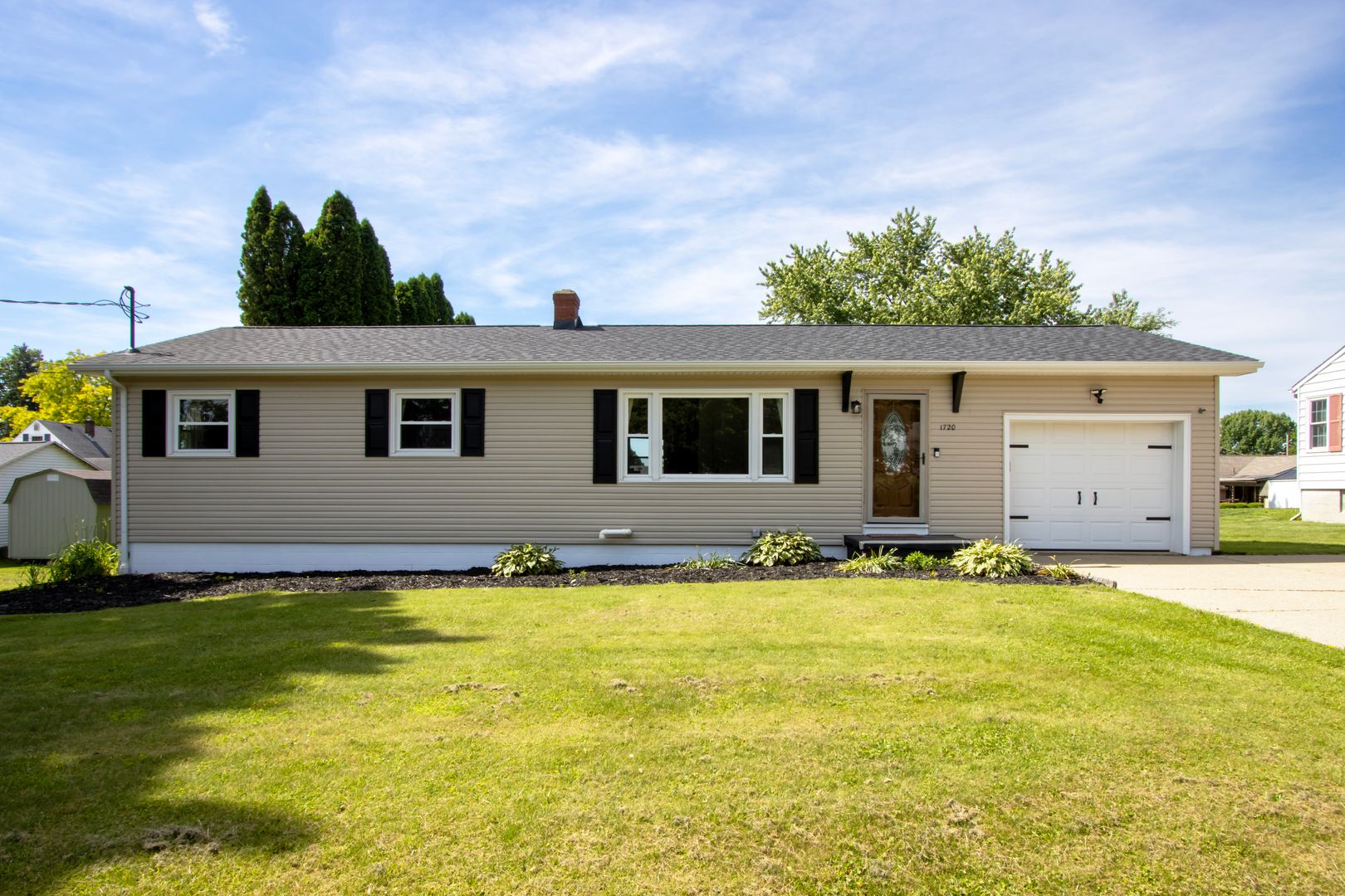 Orrville House: 1720 W Hill Dr