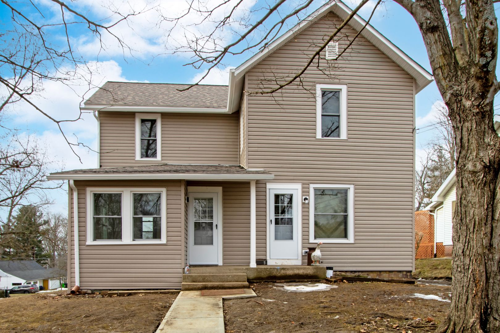 Wooster House: 554 Northwestern Ave, Upstairs