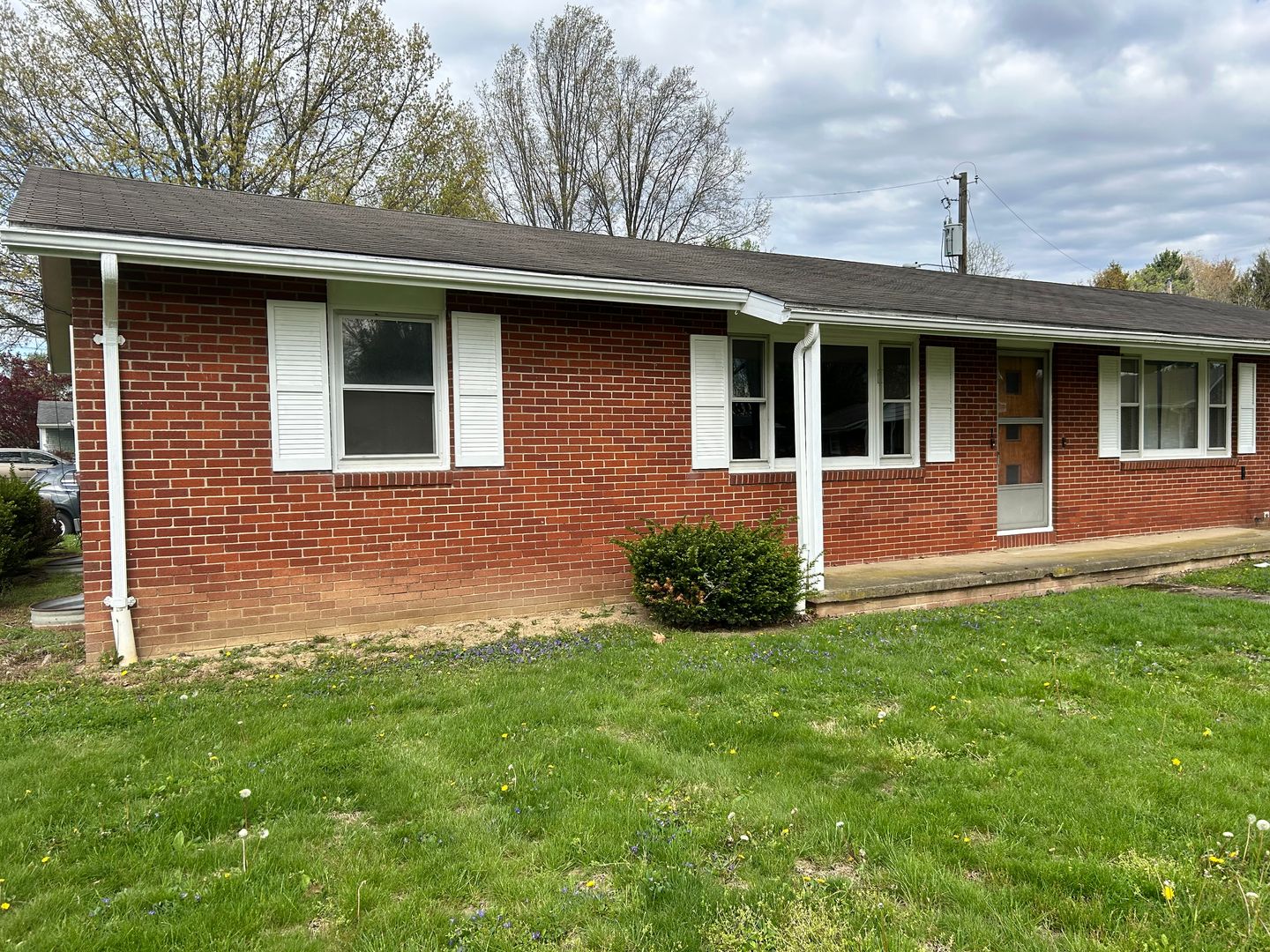 Smithville House: 201 W Center St, #1