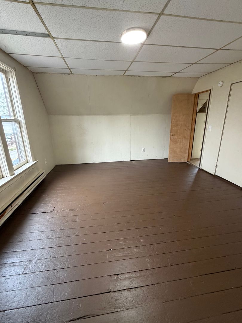 Wooster House: 240 1/2 E Bowman St