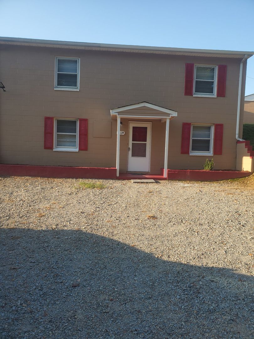 Danville Apartment: 610 Bradley Rd