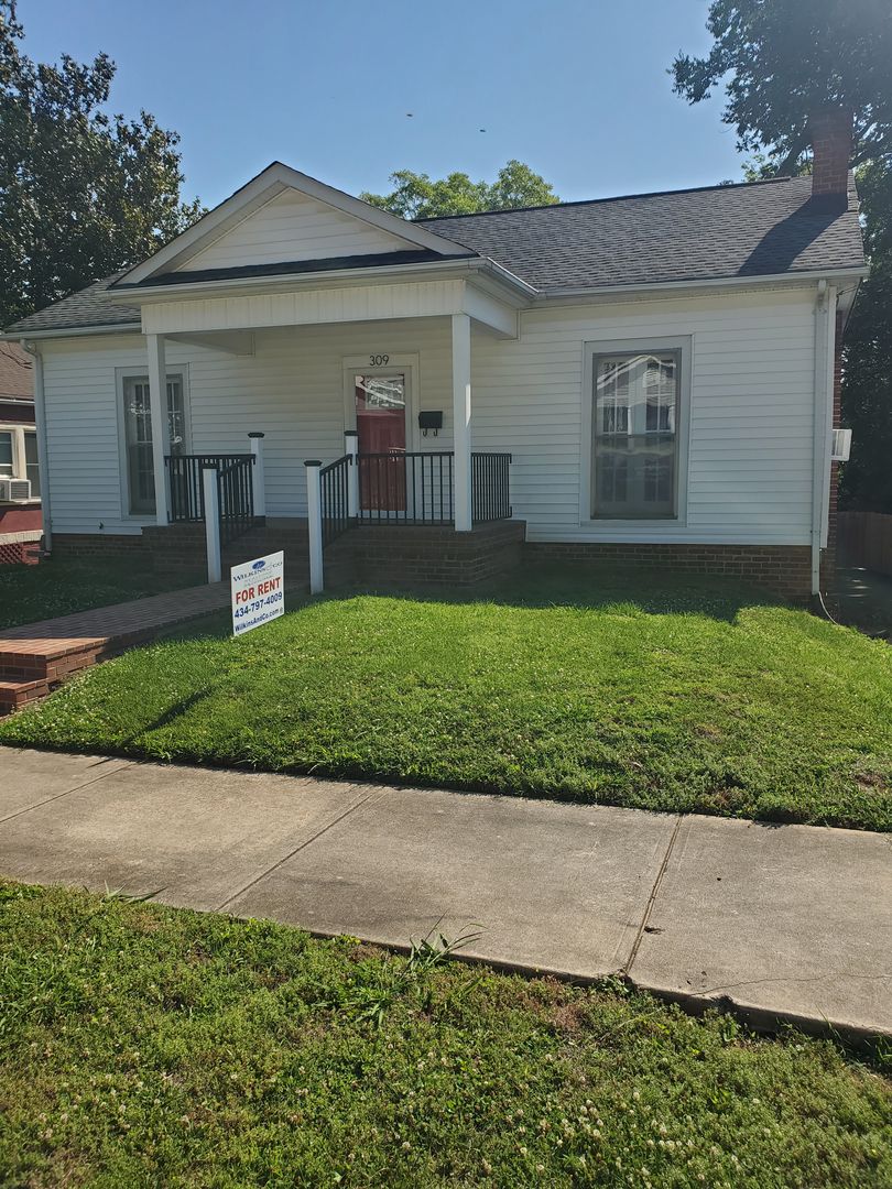 Danville House: 309 Montague St