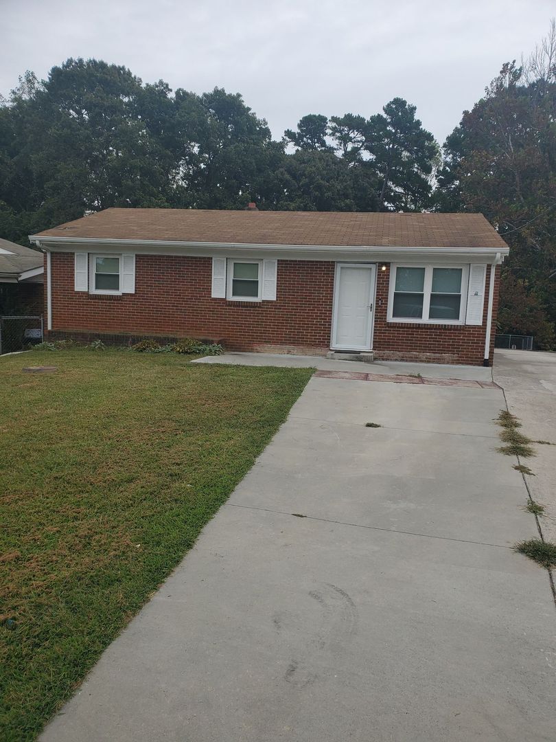 Danville House: 1192 Kentuck Rd