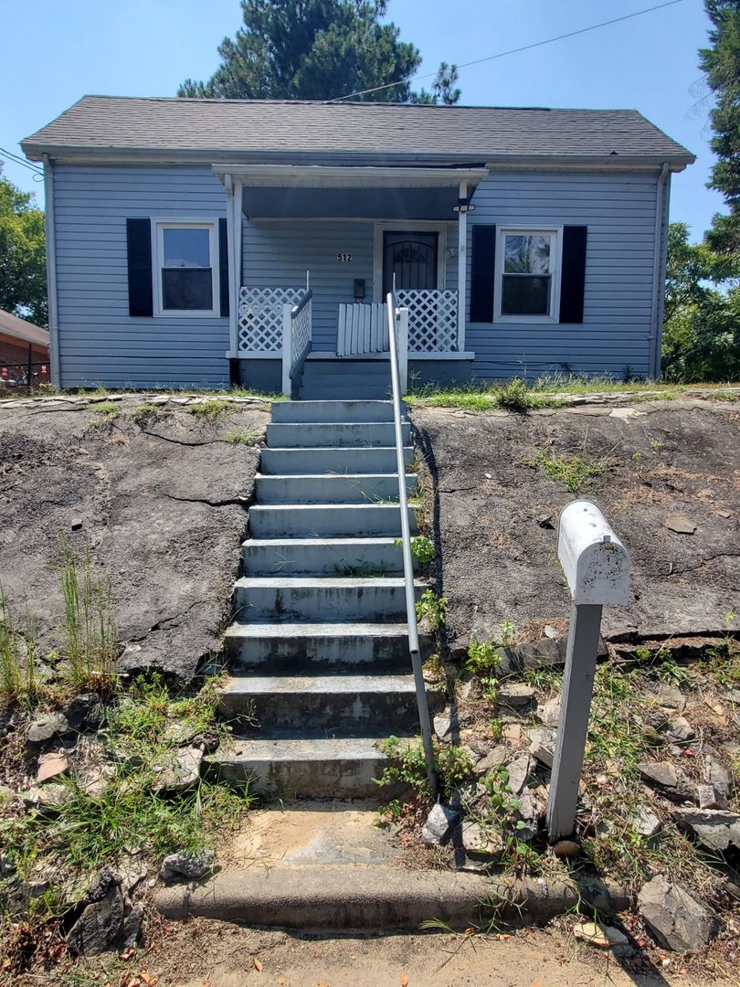 Danville House: 512 Peach St
