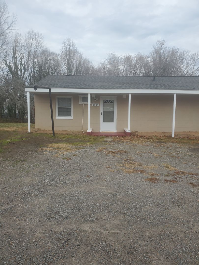 Danville Apartment: 610 Bradley Rd