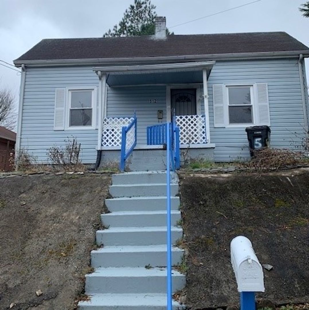 Danville House: 512 Peach St