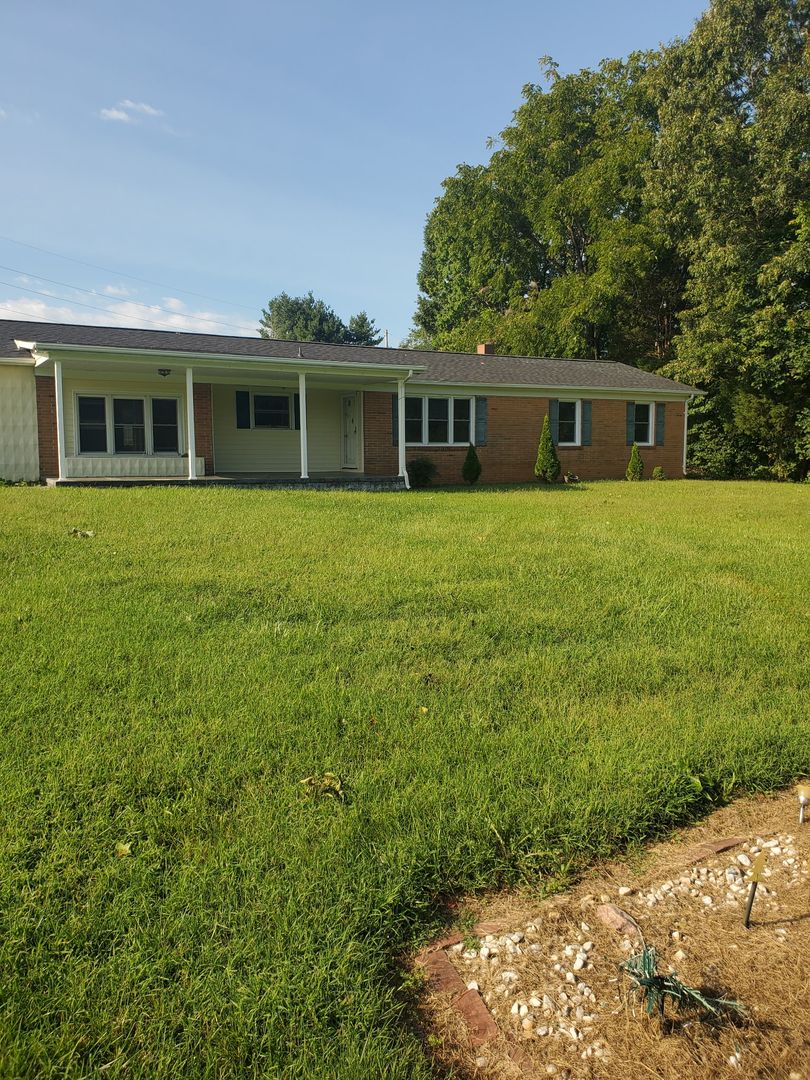 Cascade House: 12745 Martsinville Hwy