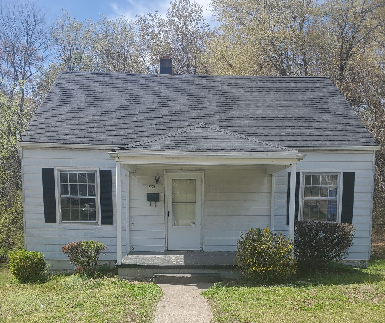 Danville House: 835 GLENDALE AVE