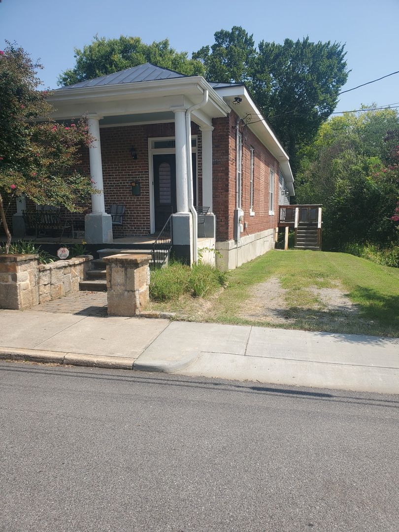 Danville House: 407 Chestnut St
