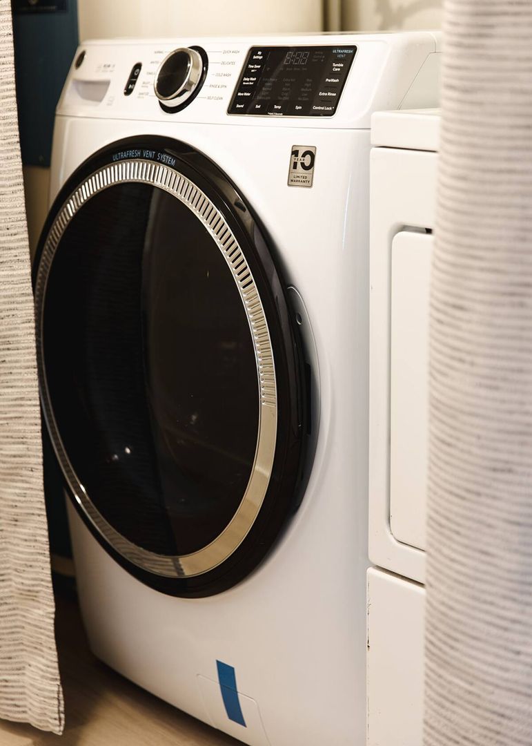 College Place Apartment: 441-459 SE 12th St