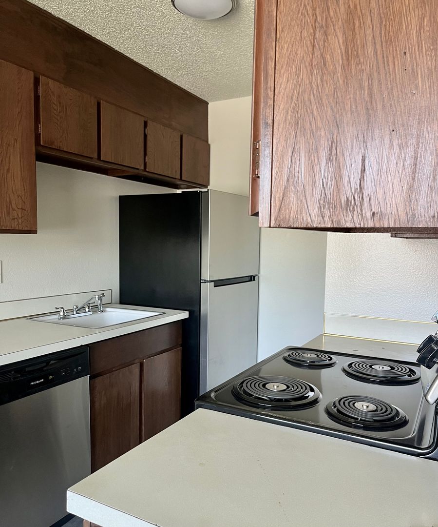 College Place Apartment: 441-459 SE 12th St