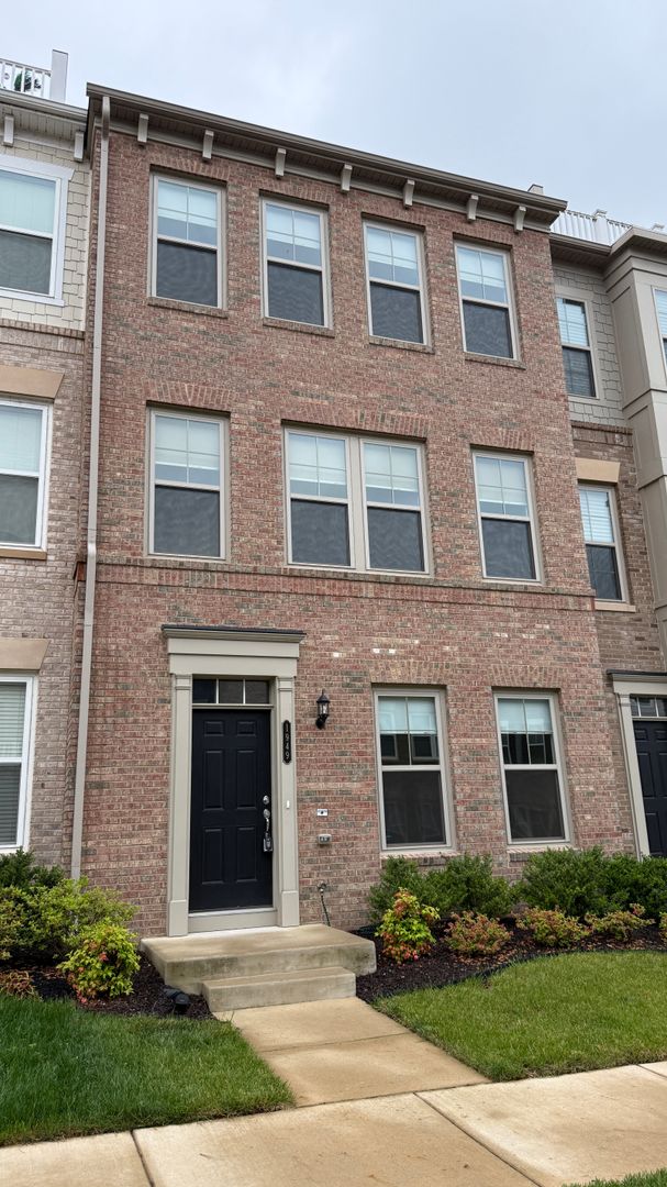 Dumfries Townhome: 1949 Greenbriar Hall Rd