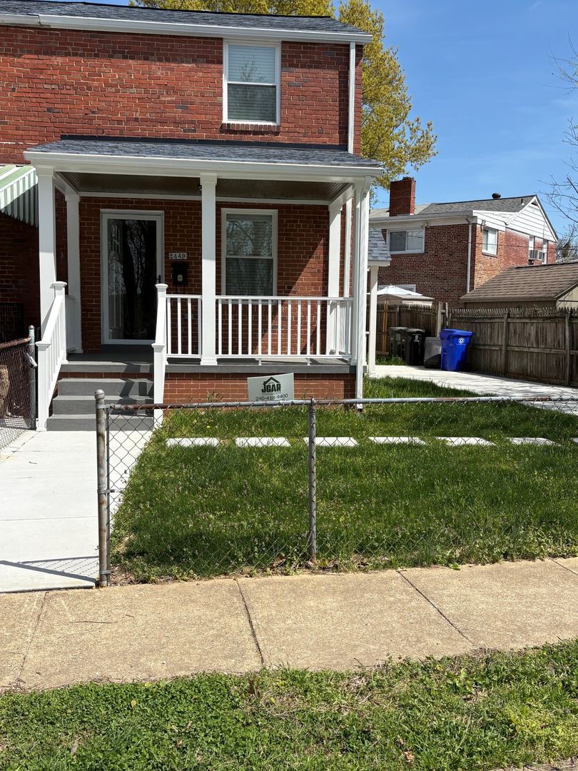 Arlington House: 2449 S. Oakland Street