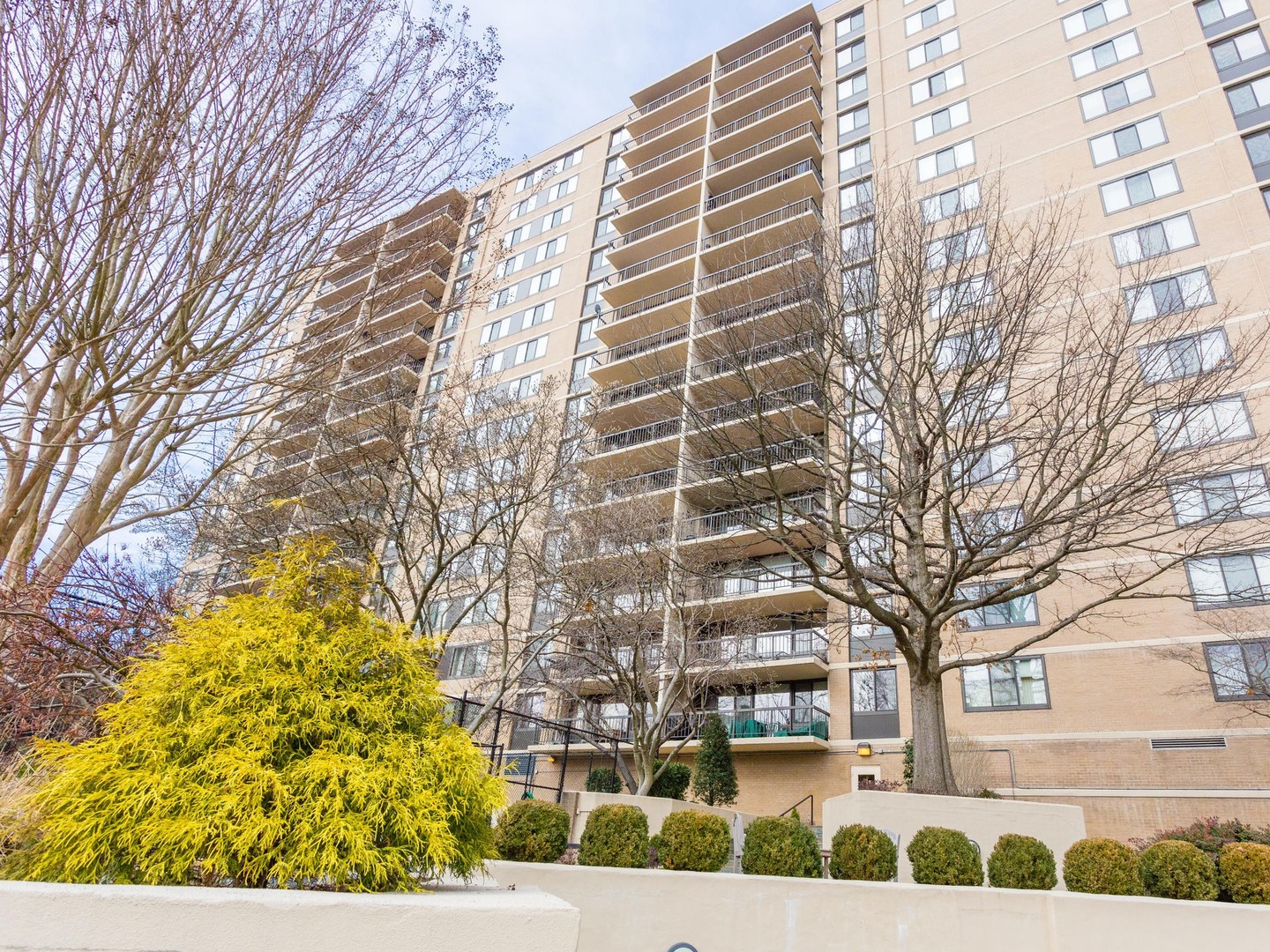 Alexandria House: 5500 Holmes Run Pkwy #413