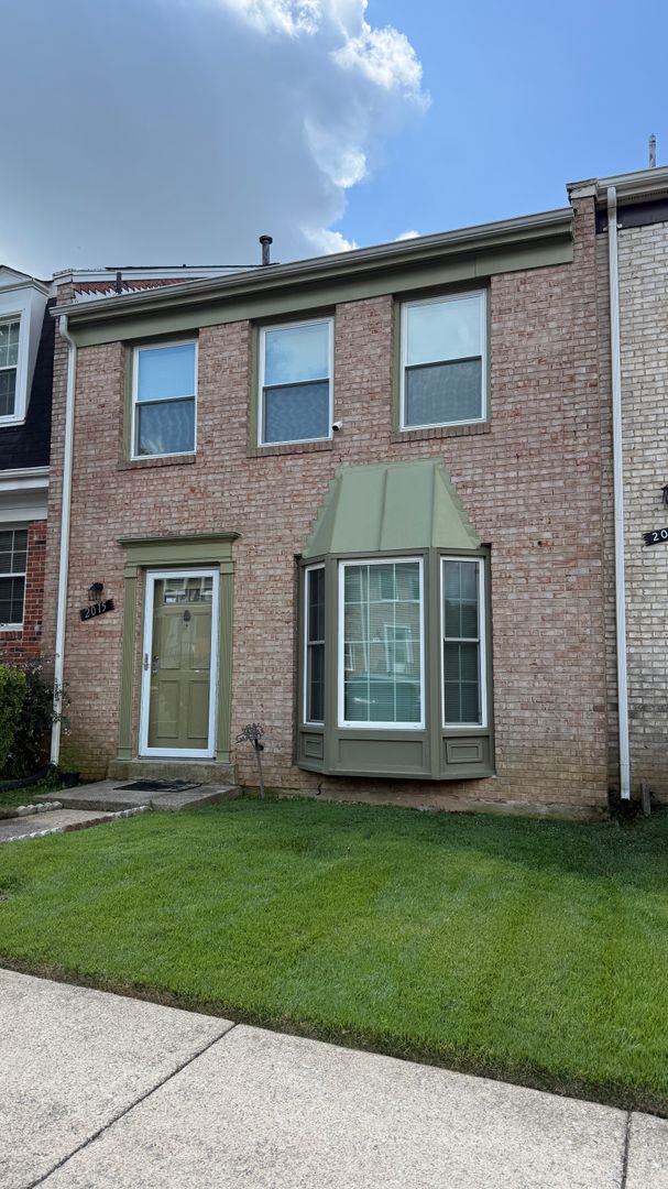Woodbridge Townhome: 2015 Mayflower Dr