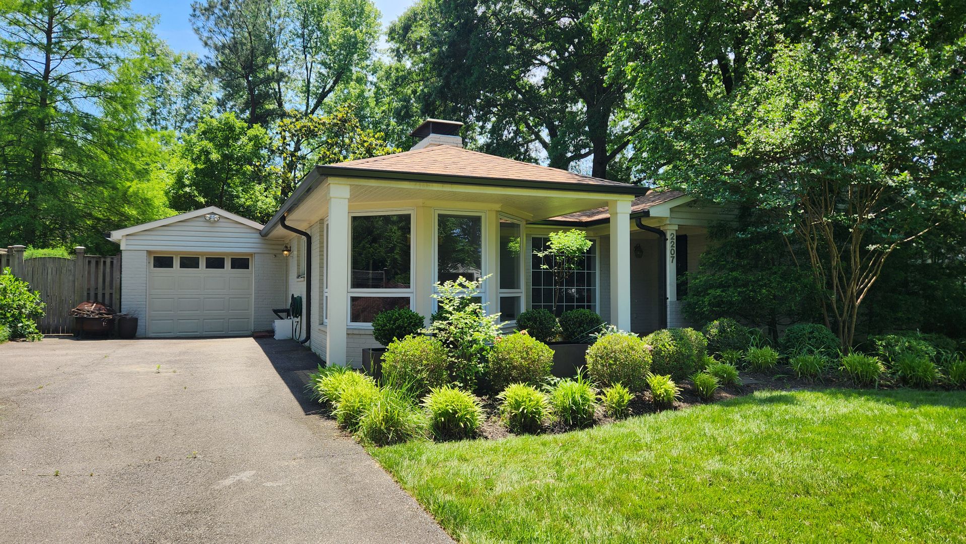 Alexandria House: 2207 Fordham Dr