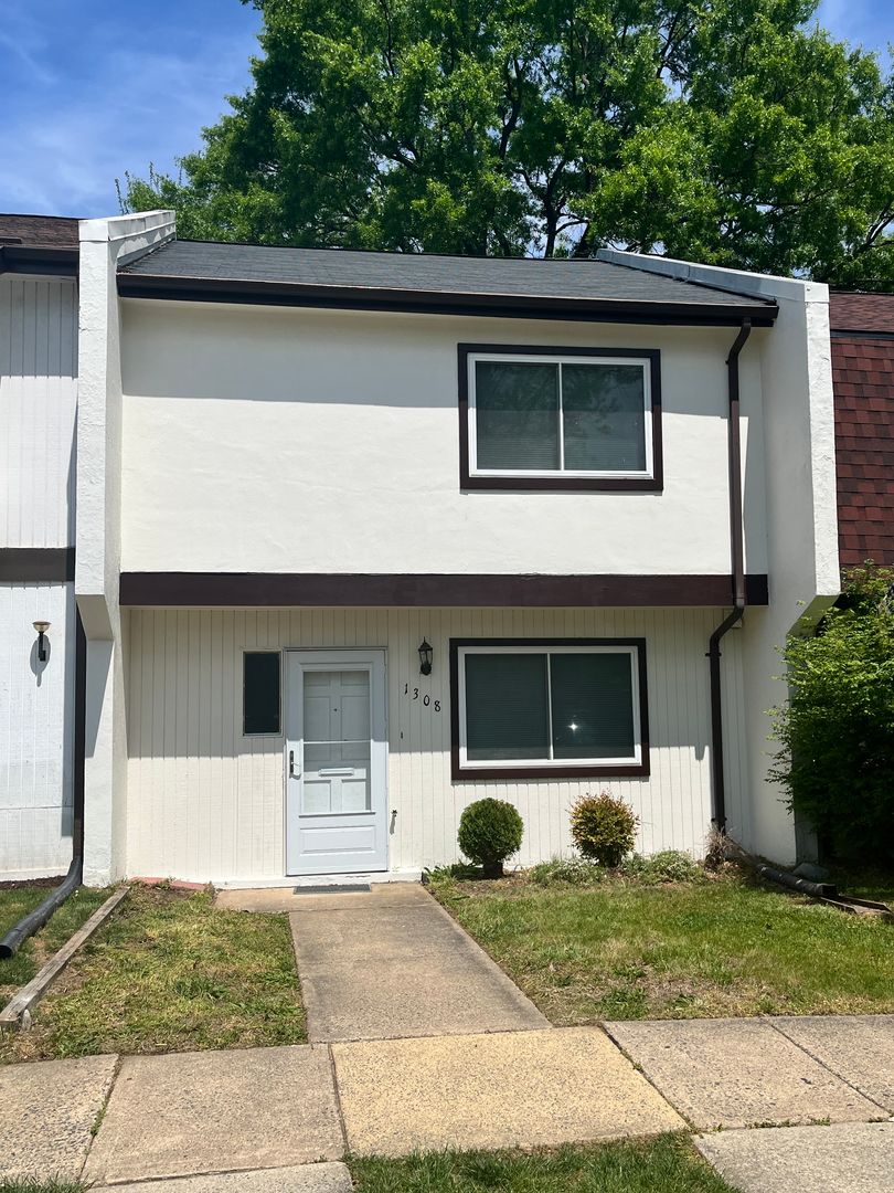 HERNDON House: 1308 WEXFORD COURT