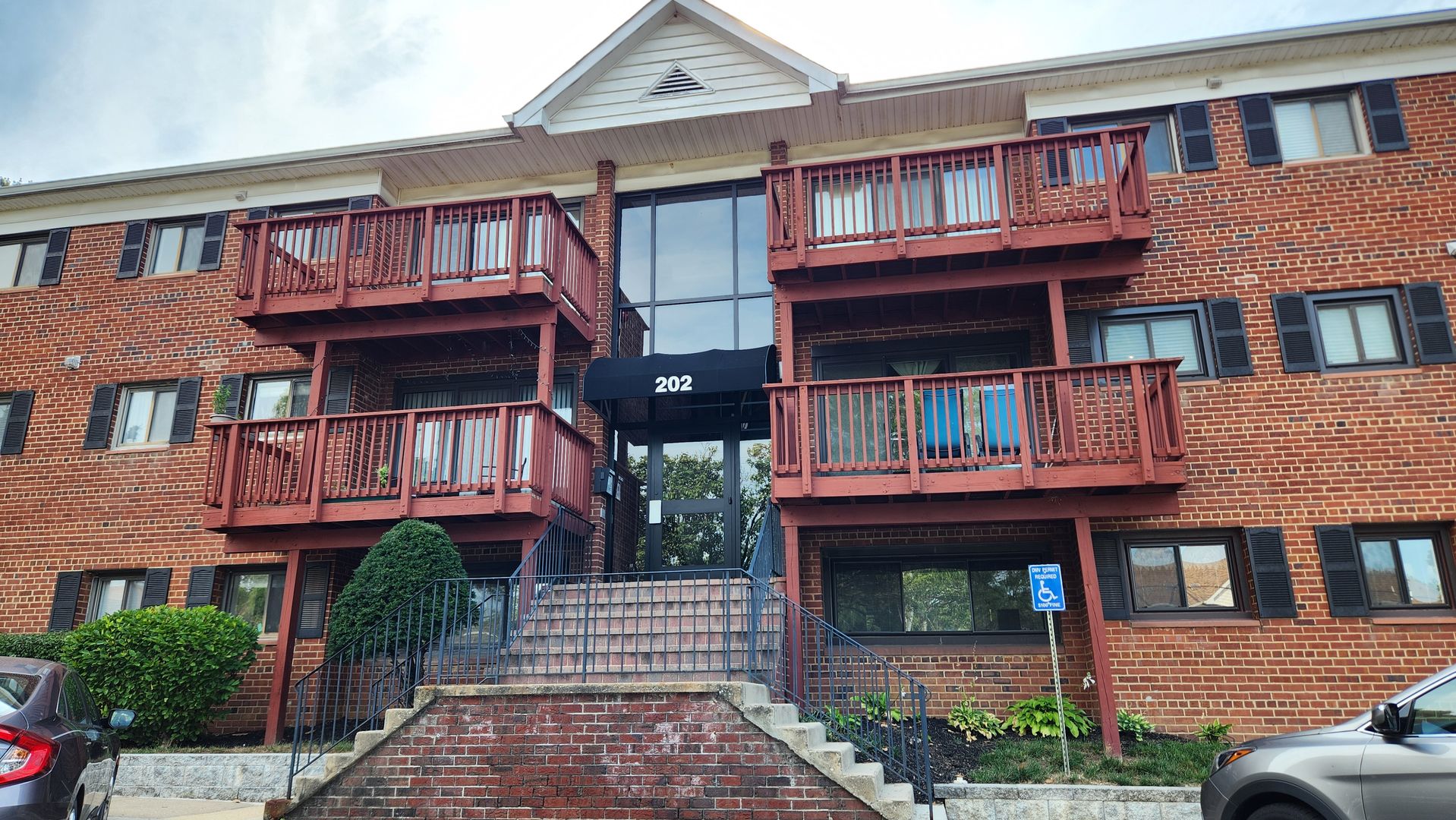 Alexandria Condo: 202 Skyhill Rd. #7