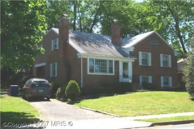 LARGE HOME IN PRIME LOCATION!!! Easy access to Beltway, 395, and shopping – photo 1