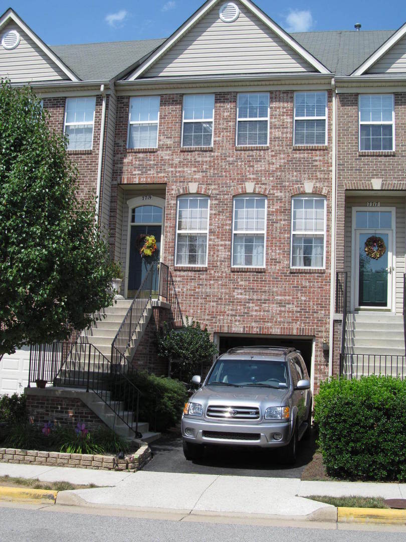 ALEXANDRIA Townhome: 7719 SULLIVAN CIRCLE