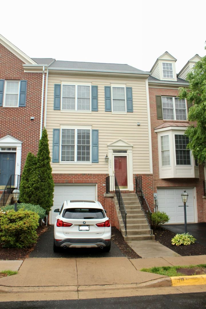 Alexandria Townhome: 3404 Blue Mallard Landing