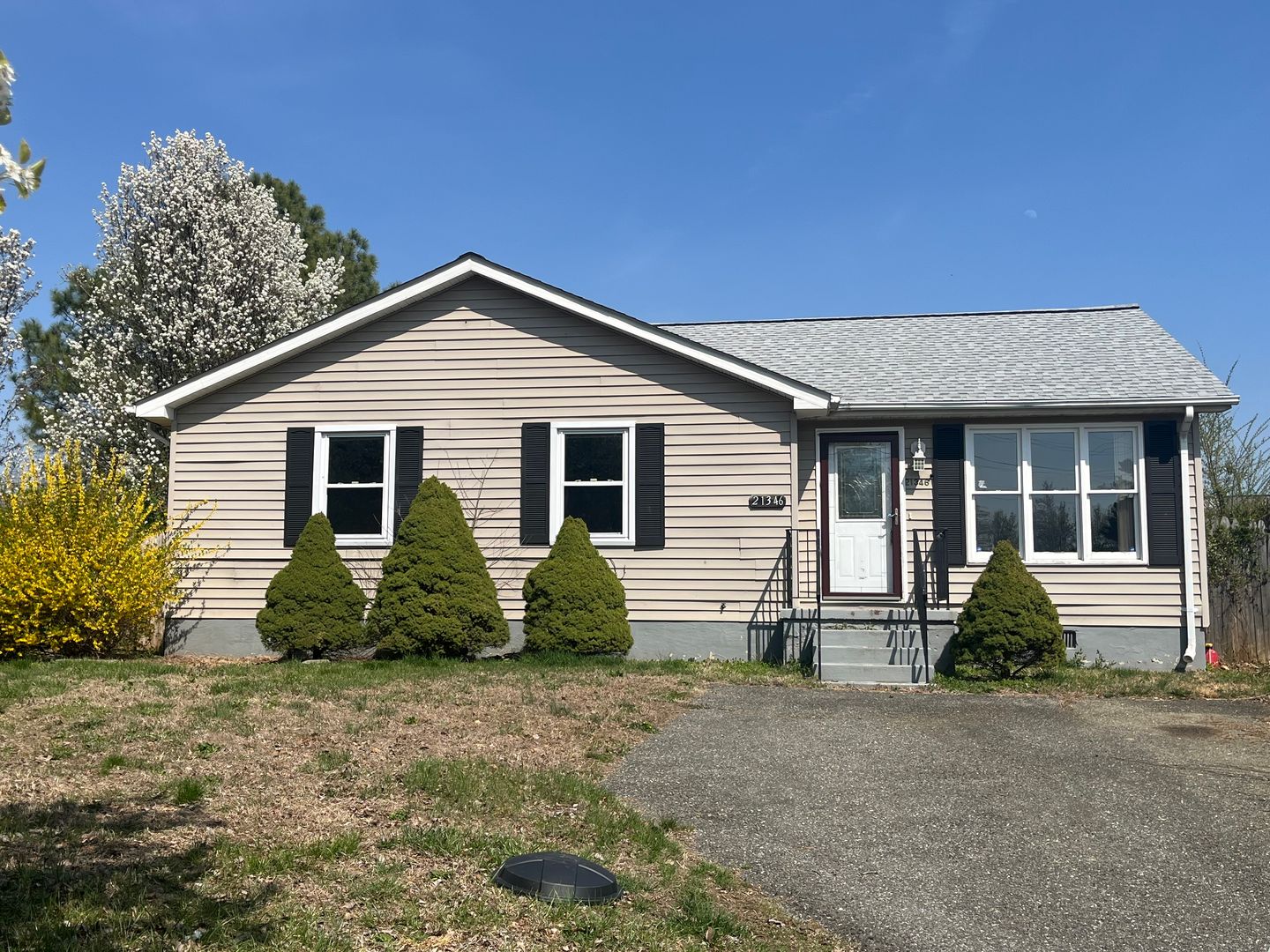 Great Mills House: 21346 Village Court