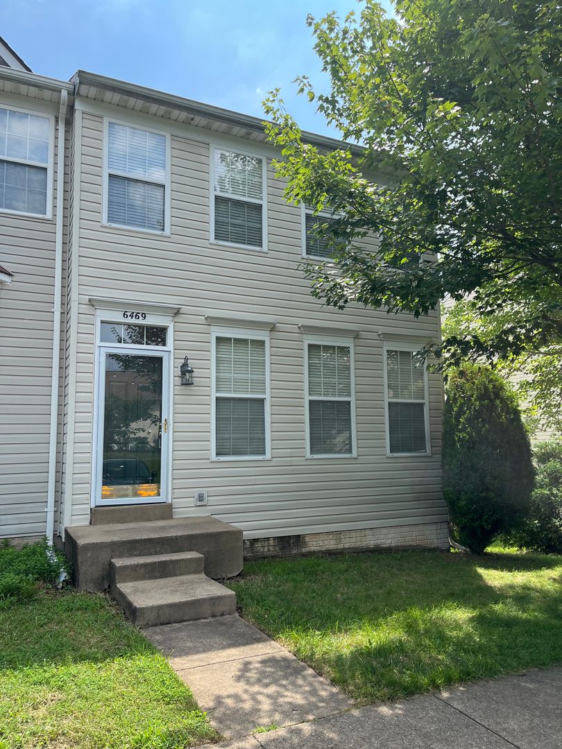 Centreville Townhome: 6469 McCoy Road