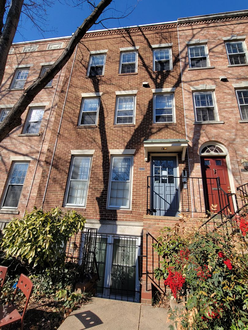 Washington Condo: 1949 Calvert St, NW