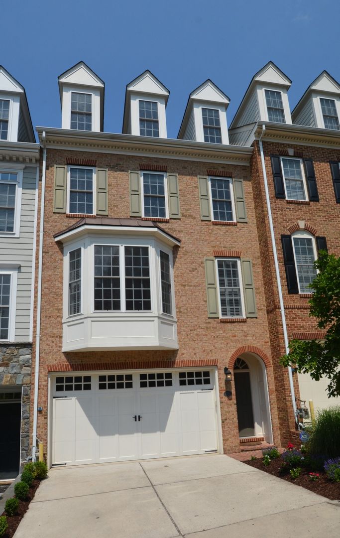 Alexandria Townhome: 3547 Goddard Way