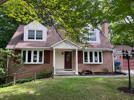 Updated Cape Cod Home In Wes Springfield – photo 1