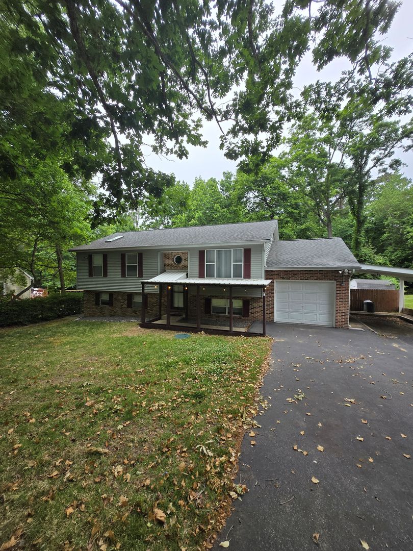 Lusby House: 12443 San Jose Lane