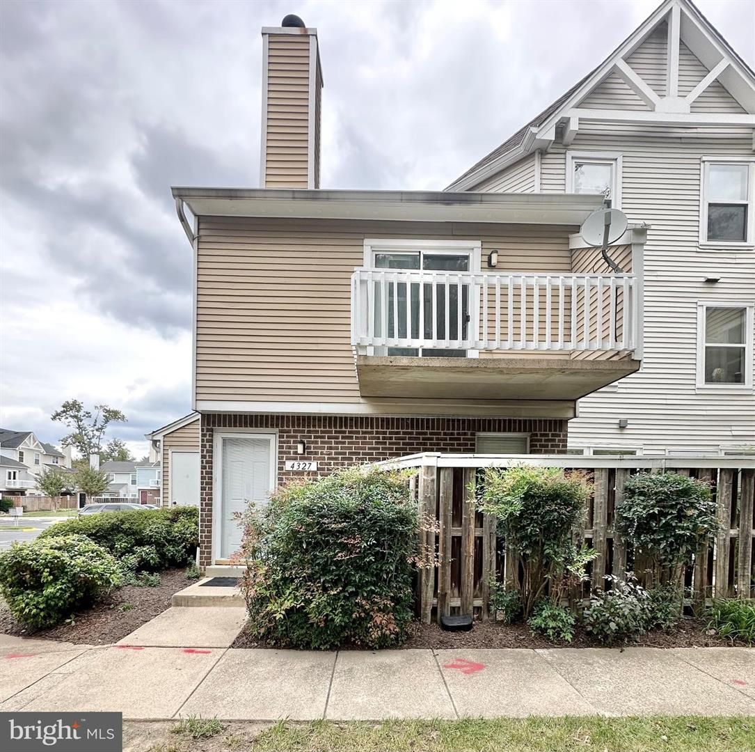Alexandria House: 4327 Pembrook Village