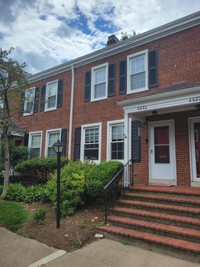 Charming Townhouse in Fairlington Village, Three Level, Two Bedroom, Two Bathroom – photo 1