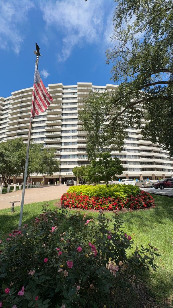 Alexandria House: 6301 Stevenson Avenue