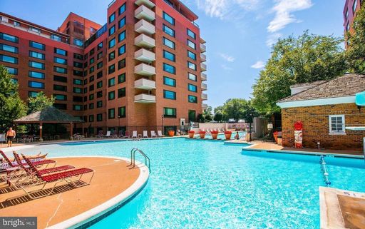 Rosslyn Studio | All Utilities Included | 1.5 Blocks to Metro – photo 1