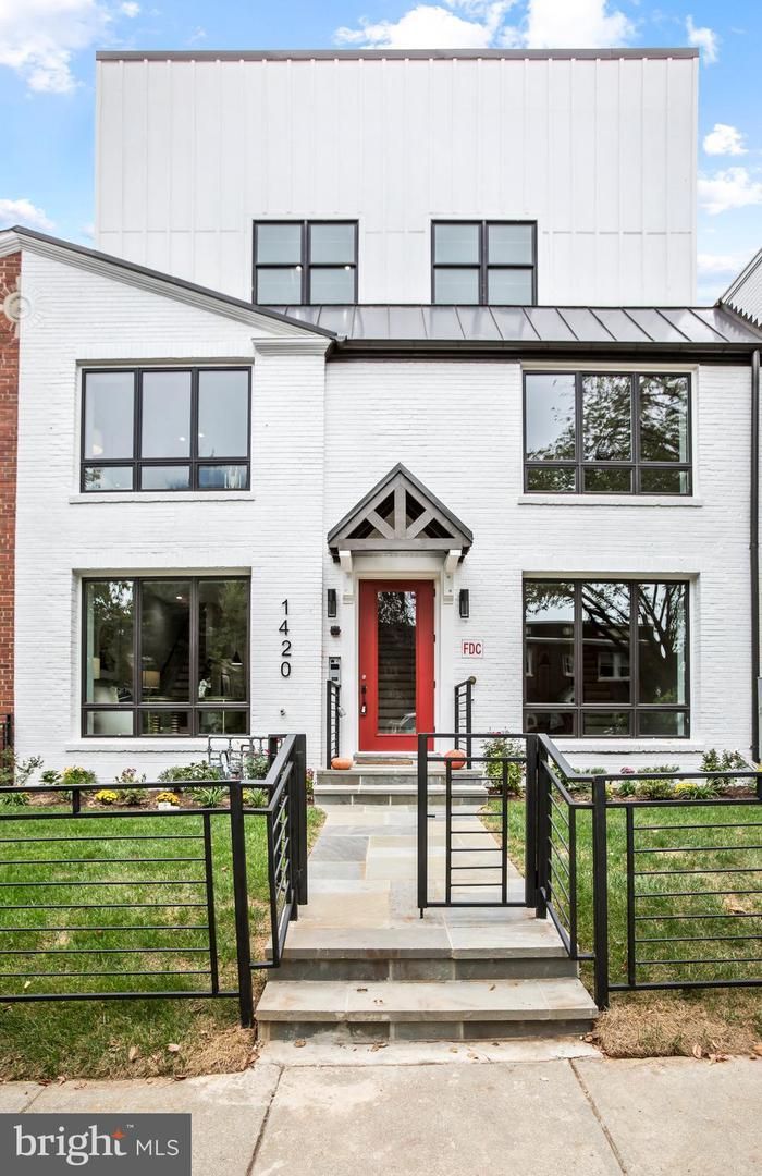 Washington House: 1420 Staples St, NE