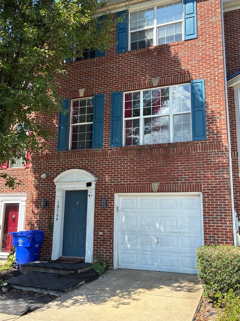 White Plains House: 10164 Tree Frog Place
