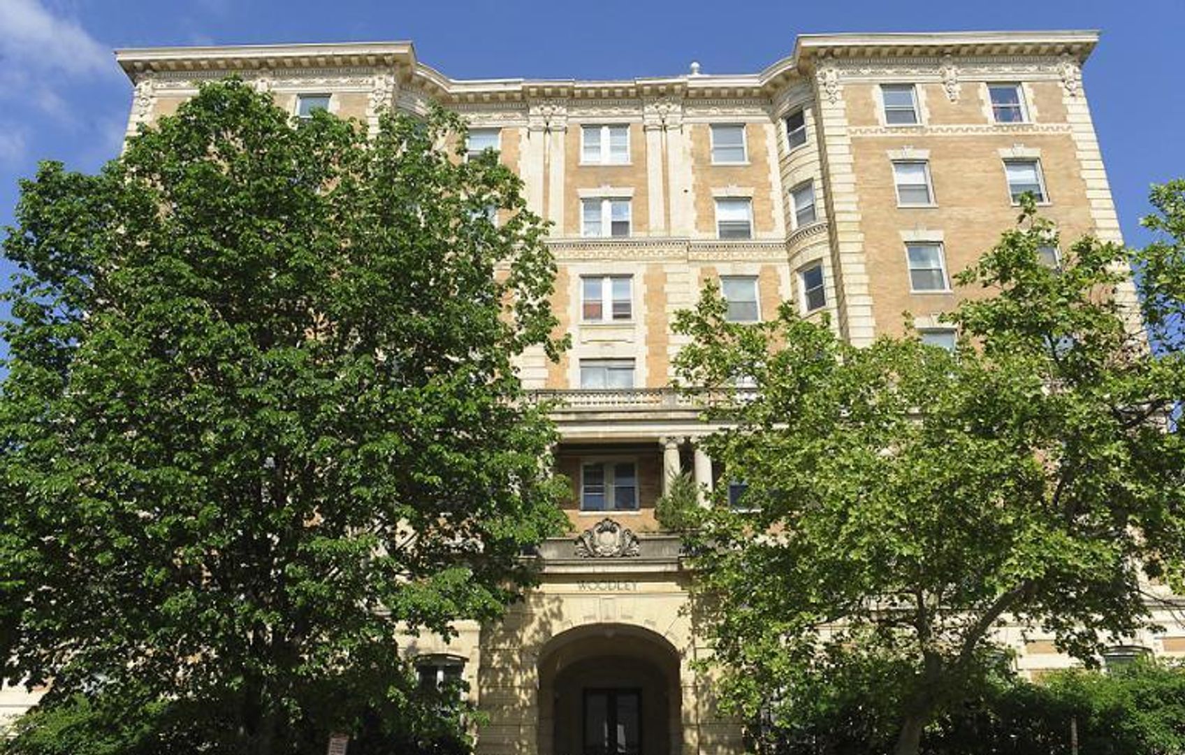 Washington House: 1851 Columbia Rd, NW