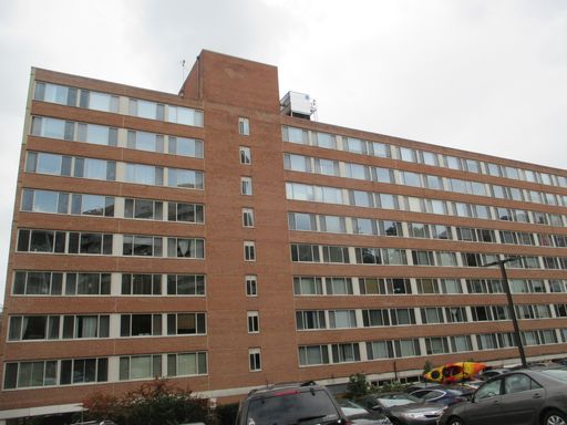 Spacious and Bright Condo with Pool and Parking close to Metro – photo 1