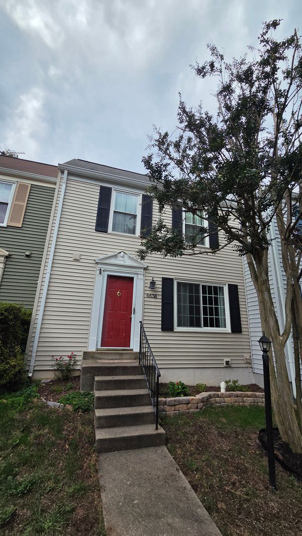 Alexandria Townhome: 6638 Greenleigh Lane