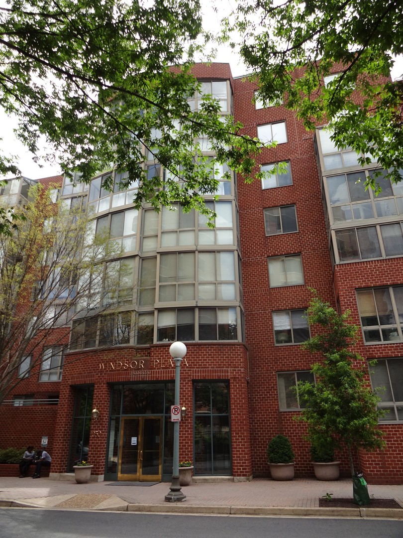 Arlington House: 1050 N. Taylor St #209