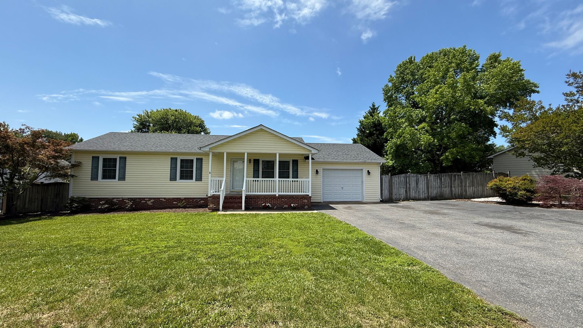 Fredericksburg House: 5902 Griffith Way