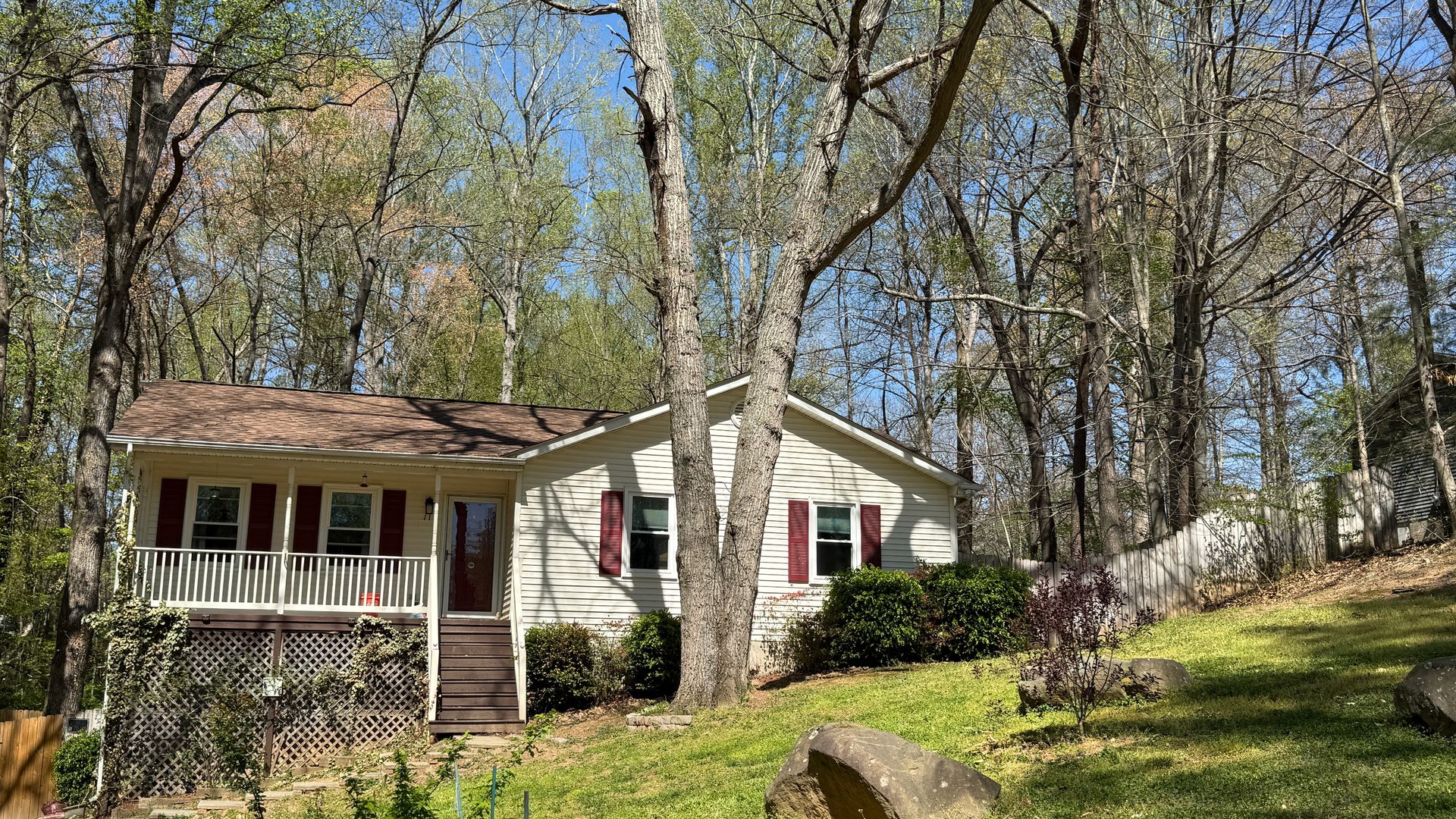 Stafford House: 11 Hickory Ln