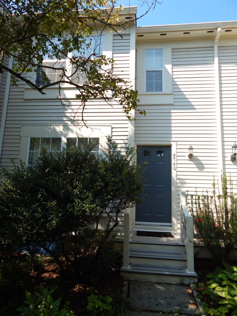 ALEXANDRIA Townhome: 5740 EVERGREEN KNOLL CT