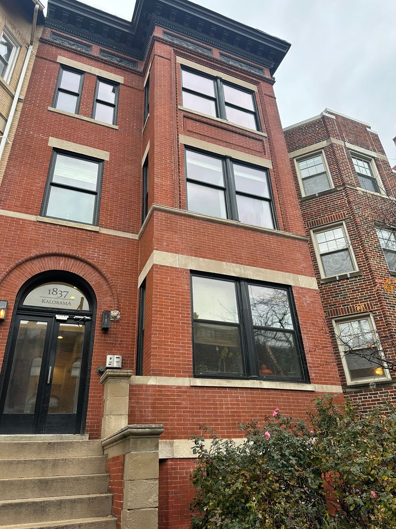 Washington House: 1837 Kalorama Rd NW